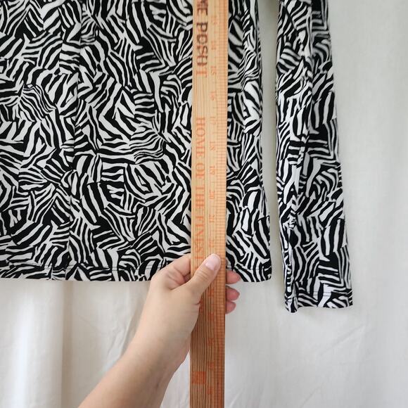 Michael Kors slinky Top stretch long sleeve white black zebra size S NWT cut out - Picture 6 of 8